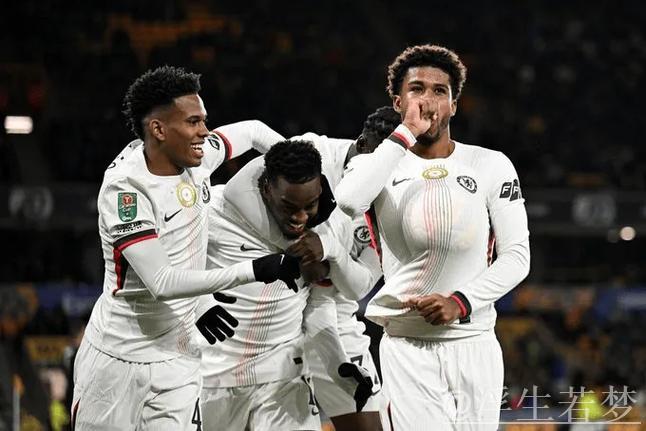 A-桑托斯：切尔西像一个大家庭，詹姆斯和库库让我获益匪浅