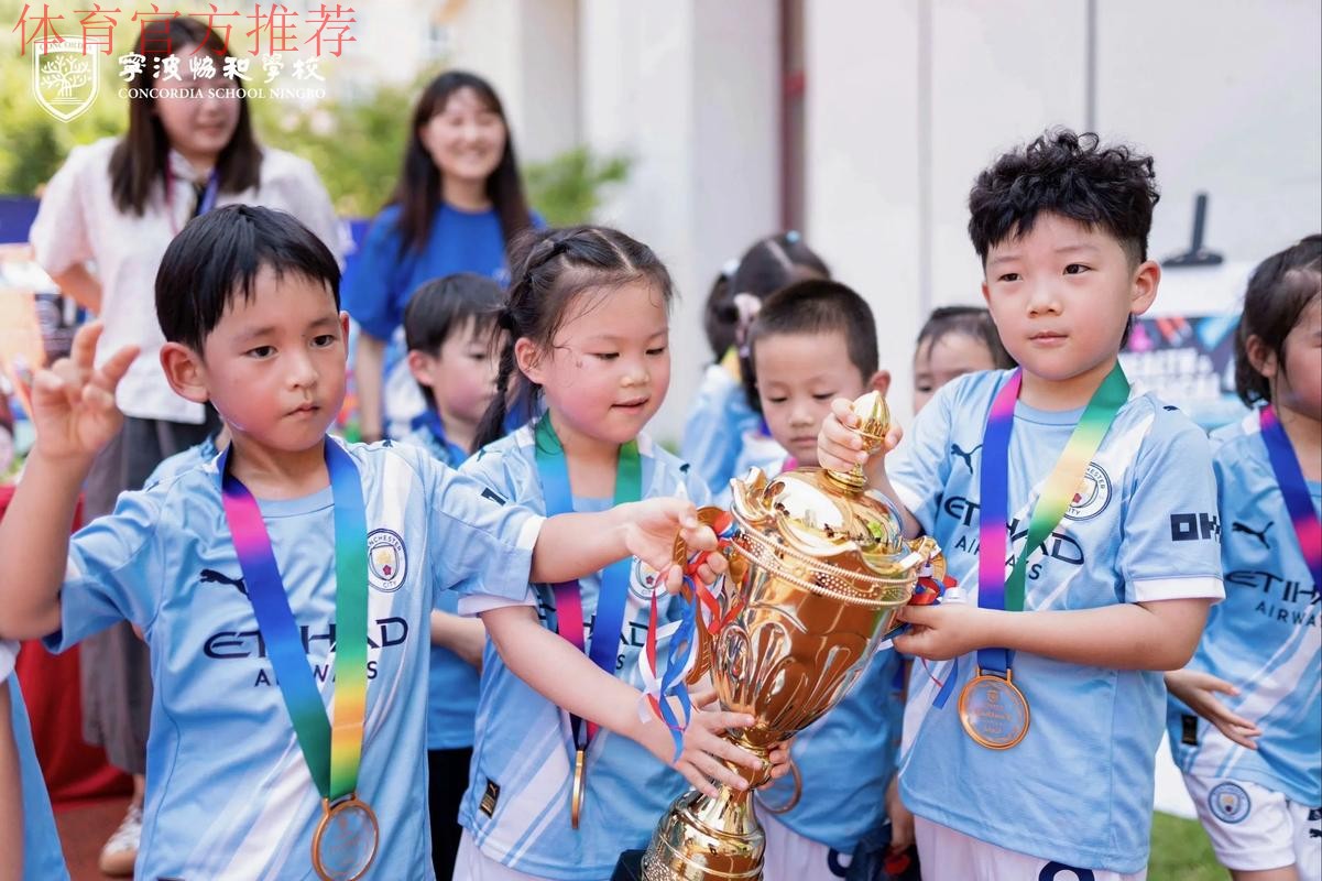 [组图]“两博会”落幕 萌娃当道足协展位受热捧